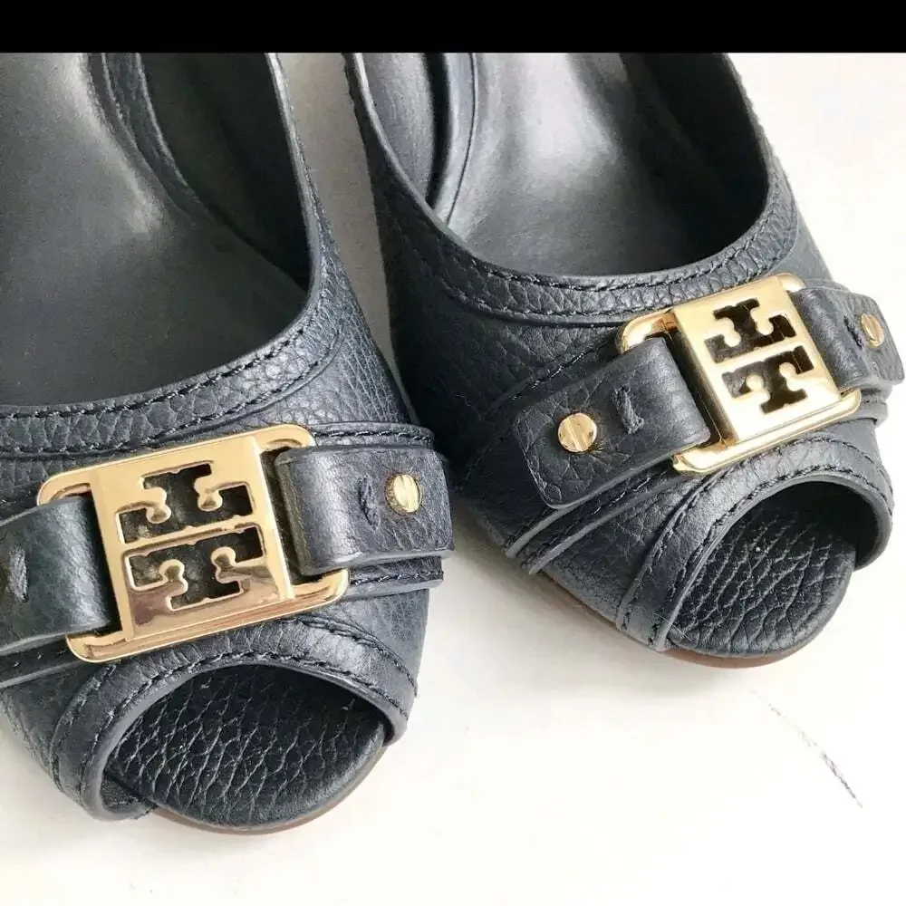 Tory Burch Navy Blue Leather Peep Toe Wedge Heels Gold Logo Size 6.5 Quiet Luxur